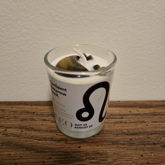 Leo Zodiac Candle - Picture 2 of 2